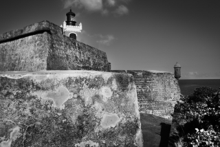 Castillo San Cristobal bw